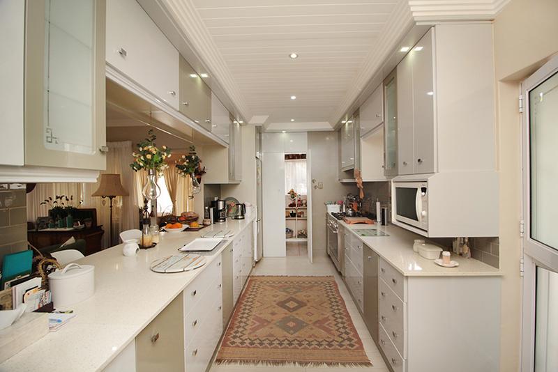 4 Bedroom Property for Sale in Hartenbos Heuwels Western Cape